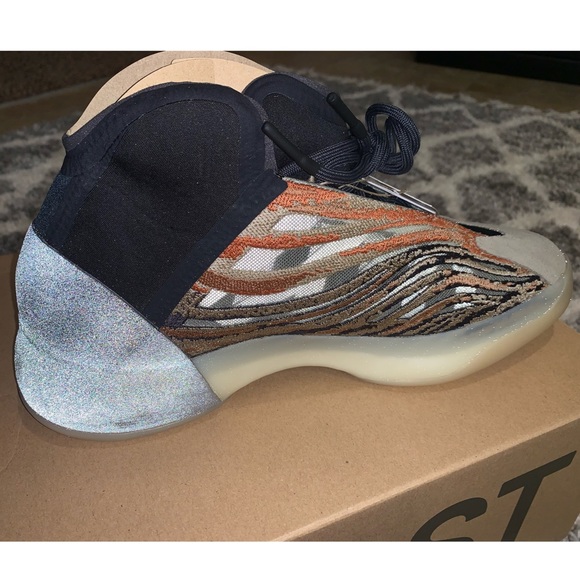 Yeezy Quantum ‘Flash Orange’ - Picture 4 of 5